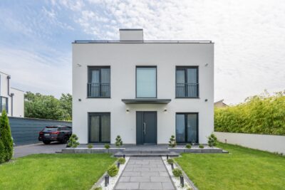 Neuwertiges Familiendomizil mit 9 Zimmern und Garten im Villenpark Potsdam-Groß Glienicke, 14476 Potsdam, Einfamilienhaus