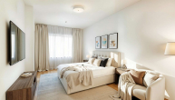Einrichtungsbeispiel Schlafzimmer - Wohnen im begehrten Maximilians Quartier: Moderne 2-Zimmer Wohnung mit Balkon & TG-Stellplatz