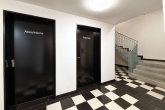 Zugang Tiefgarage / Abstellräume - Wohnen im begehrten Maximilians Quartier: Moderne 2-Zimmer Wohnung mit Balkon & TG-Stellplatz