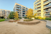 Spielplatz Innenhof - Wohnen im begehrten Maximilians Quartier: Moderne 2-Zimmer Wohnung mit Balkon & TG-Stellplatz