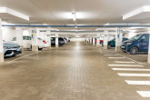 Tiefgarage - Wohnen im begehrten Maximilians Quartier: Moderne 2-Zimmer Wohnung mit Balkon & TG-Stellplatz