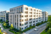 Wohngebäude - Wohnen im begehrten Maximilians Quartier: Moderne 2-Zimmer Wohnung mit Balkon & TG-Stellplatz