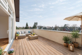Terrasse - In bester Dahlemer Villenlage: 5-Zimmer-DG-Maisonette mit Südwest-Terrasse und Aufzug