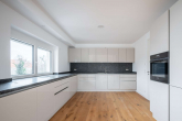 Küche - In bester Dahlemer Villenlage: 5-Zimmer-DG-Maisonette mit Südwest-Terrasse und Aufzug