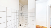 Dusche - Großzügige 4-Zimmer-Altbauwohnung im begehrten Wrangelkiez