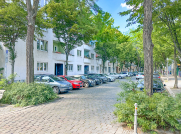 Zentral gelegene Perle in Moabit: Vermietete und renovierungsbedürftige Wohnung mit Balkon, 10551 Berlin, Etagenwohnung