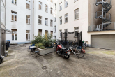 Innenhof - Mitten im begehrten Graefekiez! Großzügige 4,5-Zimmer Altbauwohnung mit Balkon und Fahrstuhl