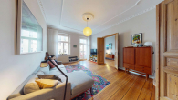Wohnzimmer - Mitten im begehrten Graefekiez! Großzügige 4,5-Zimmer Altbauwohnung mit Balkon und Fahrstuhl