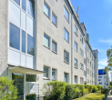 Ab September bezugsfrei! Eigentumswohnung in ruhiger Wohnlage mit Balkon und PKW-Stellplatz - Wohngebäude