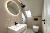 Gäste-WC - Luxuriös & kernsaniert: Dachgeschosswohnung mit großem Südbalkon an der Villenkolonie Lichterfelde