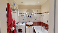 Gäste WC - Loftartige 2-Zimmer Wohnung mit 2 Loggien und 2 PKW-Stellplätzen in Neukölln