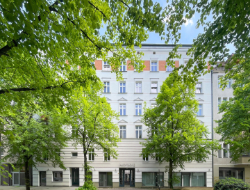 Kernsanierte 5-Zimmer-Wohnung mit Balkon in historischem Altbau!, 10967 Berlin, Etagenwohnung