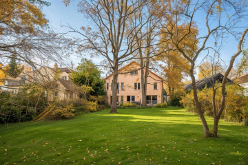 Großzügiges Familiendomizil mit großem Garten in ruhiger & grüner Lage von Kleinmachnow 1 Großzügiges Familiendomizil mit großem Garten in ruhiger & grüner Lage von Kleinmachnow, 14532 Kleinmachnow, Einfamilienhaus