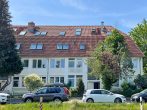Bezugsfrei! Gepflegte Eigentumswohnung mit großem Balkon im grünen Berlin-Zehlendorf - Wohnhaus
