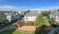 Charmantes DG-Apartment mit 2 Balkonen und TG-Stellplatz - Idyllische Aussicht auf grüne Wohnanlage! - B32F40FE-CEAD-49BF-A8F7-8454319332E4