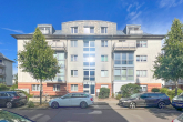Charmantes DG-Apartment mit 2 Balkonen und TG-Stellplatz - Idyllische Aussicht auf grüne Wohnanlage! - BFB02BB2-245E-4397-BC82-61582AA2E06C