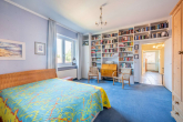 Schlafzimmer OG - Mehrgenerationen-Traum: Zweifamilienhaus nahe Baumschulenweg mit Entwicklungsbedarf und Potenzial!