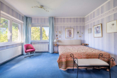 Schlafzimmer OG - Mehrgenerationen-Traum: Zweifamilienhaus nahe Baumschulenweg mit Entwicklungsbedarf und Potenzial!