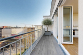 Balkon Wohnzimmer - Rooftop-Terrasse und Fernsehturmblick: 4,5 Zimmer Dachgeschosswohnung im Winsviertel Prenzlauer Berg