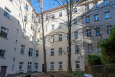 Innenhof - Rooftop-Terrasse und Fernsehturmblick: 4,5 Zimmer Dachgeschosswohnung im Winsviertel Prenzlauer Berg