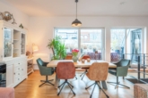 Essbereich - Licht, Raum und Privatsphäre: hochwertige Dachgeschoss-Maisonettewohnung im Herzen Charlottenburgs