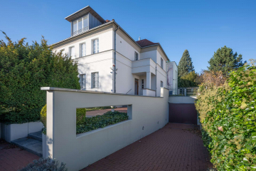 Dahlem Prestige Ensemble:Historische Altbauvilla mit modernem Erweiterungsbau und großzügigem Garten, 14195 Berlin, Villa