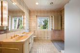 Badezimmer - Exklusive Villenlage Nikolassee – Charaktervolles Einfamilienhaus mit Gartenidylle für die Familie
