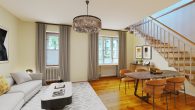 Stilvolles Wohnen mit Townhouse-Flair: Maisonette-Wohnung mit Loggia dicht am Rüdesheimer Platz - Wohnbereich - Einrichtungsbeispiel