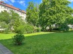 Stilvolles Wohnen mit Townhouse-Flair: Maisonette-Wohnung mit Loggia dicht am Rüdesheimer Platz - Innenhof