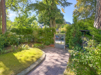 Bezugsfreie Altbauwohnung in historischer Villa mit Garten im Herzen des Grunewalds! - Grundstück
