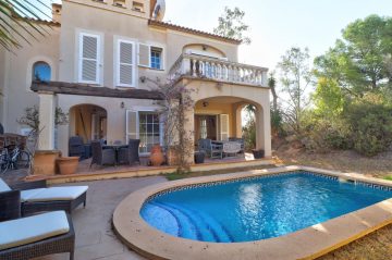 Großzügiges Familienhaus mit eigenem Pool in perfekter Lage in Santa Ponsa,  07180 Santa Ponsa (Spanien), Villa