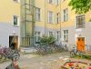Vermiete Altbau-Eigentumswohnung an der Greifswalder Straße in Prenzlauer Berg! - Innenhof
